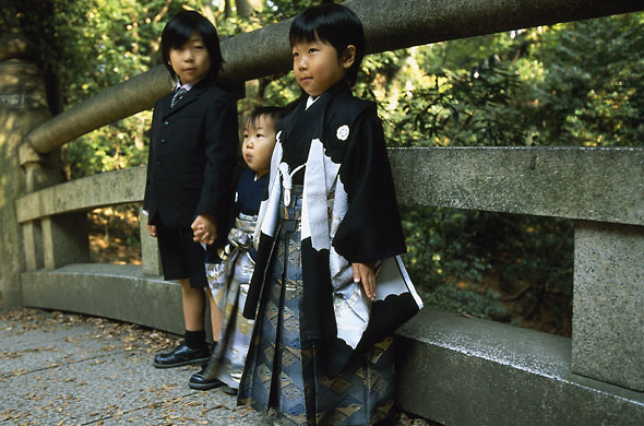 Japanska pojkar i Meiji-helgedomen, Tokyo